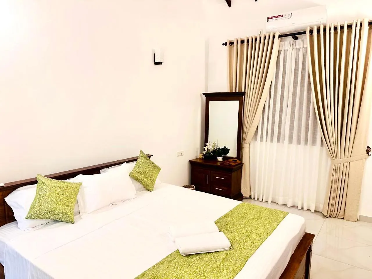 Neem Aura Home Stay Seeduwa