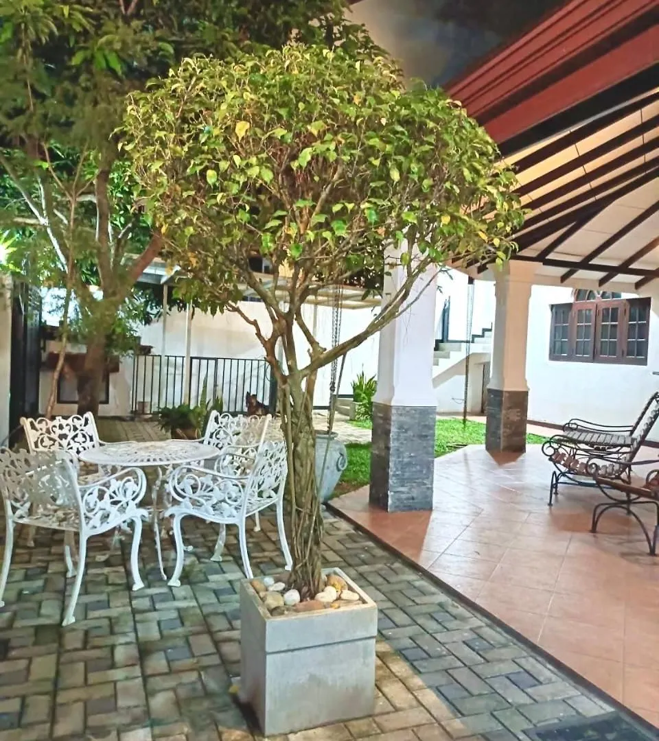 Neem Aura Home Stay Seeduwa