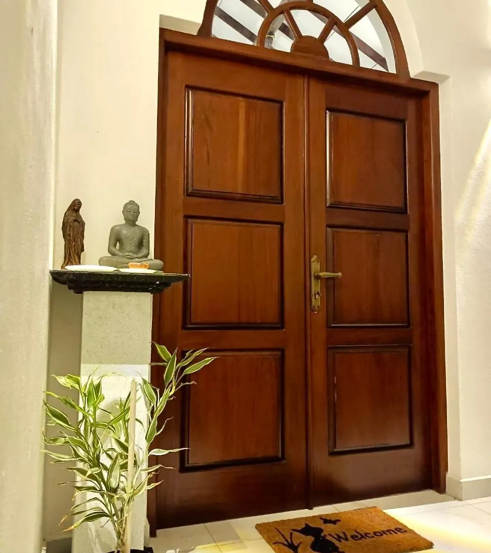 Neem Aura Home Stay Seeduwa